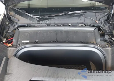 2024 Tesla Model Y Long Range Dual Motor All-Wheel Drive z USA, uszkodzony, nr VIN 7SAYGDEE5RF074414